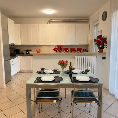 Garden Apartment- Near 公寓 *