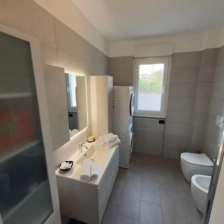 公寓 Garden Apartment- Near *