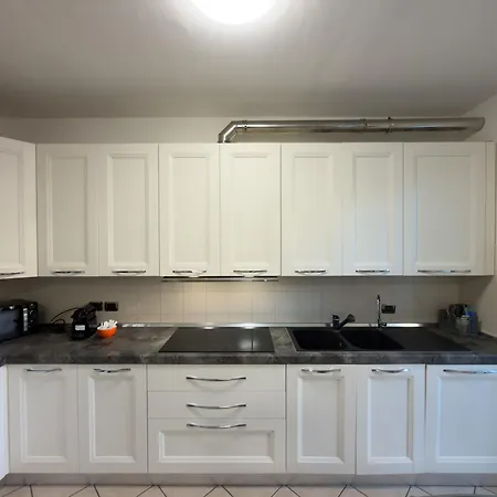 Garden Apartment- Near 公寓 科莫