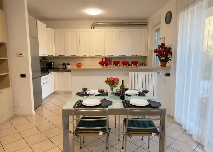 Garden Apartment- Near 公寓 *