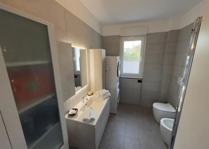 公寓 Garden Apartment- Near *