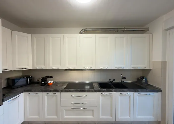 Garden Apartment- Near 公寓 科莫