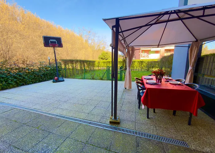 公寓 Garden Apartment- Near *