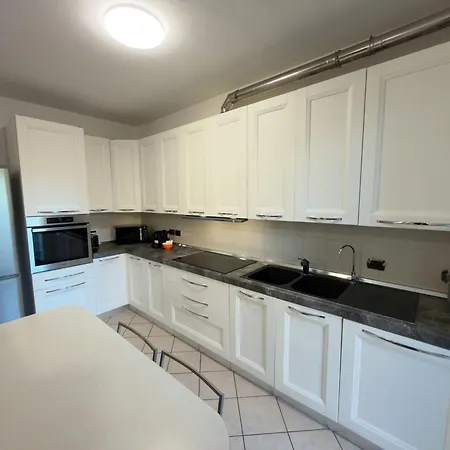 Garden Apartment- Near Apartamento