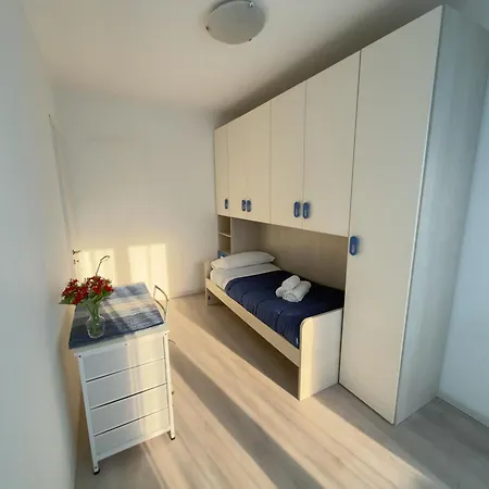 Garden Apartment- Near アパート