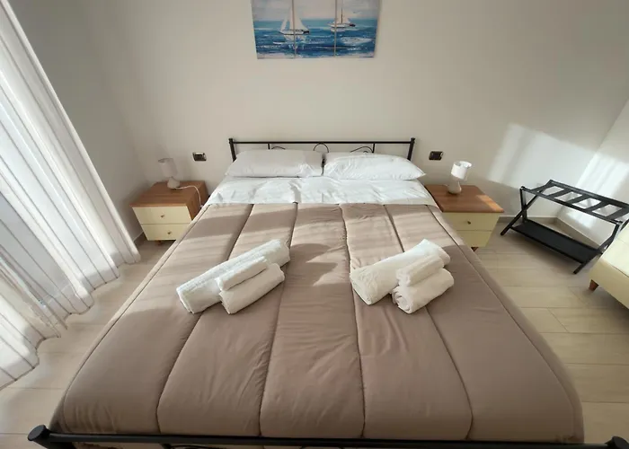 Garden Apartment- Near Como