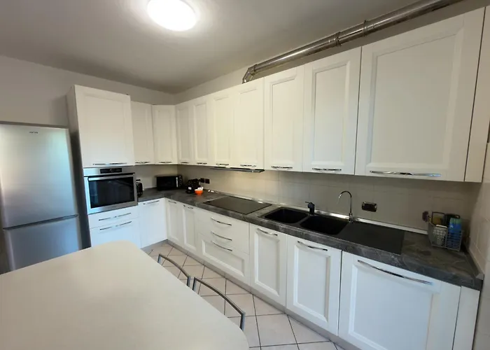 Garden Apartment- Near Appartamento